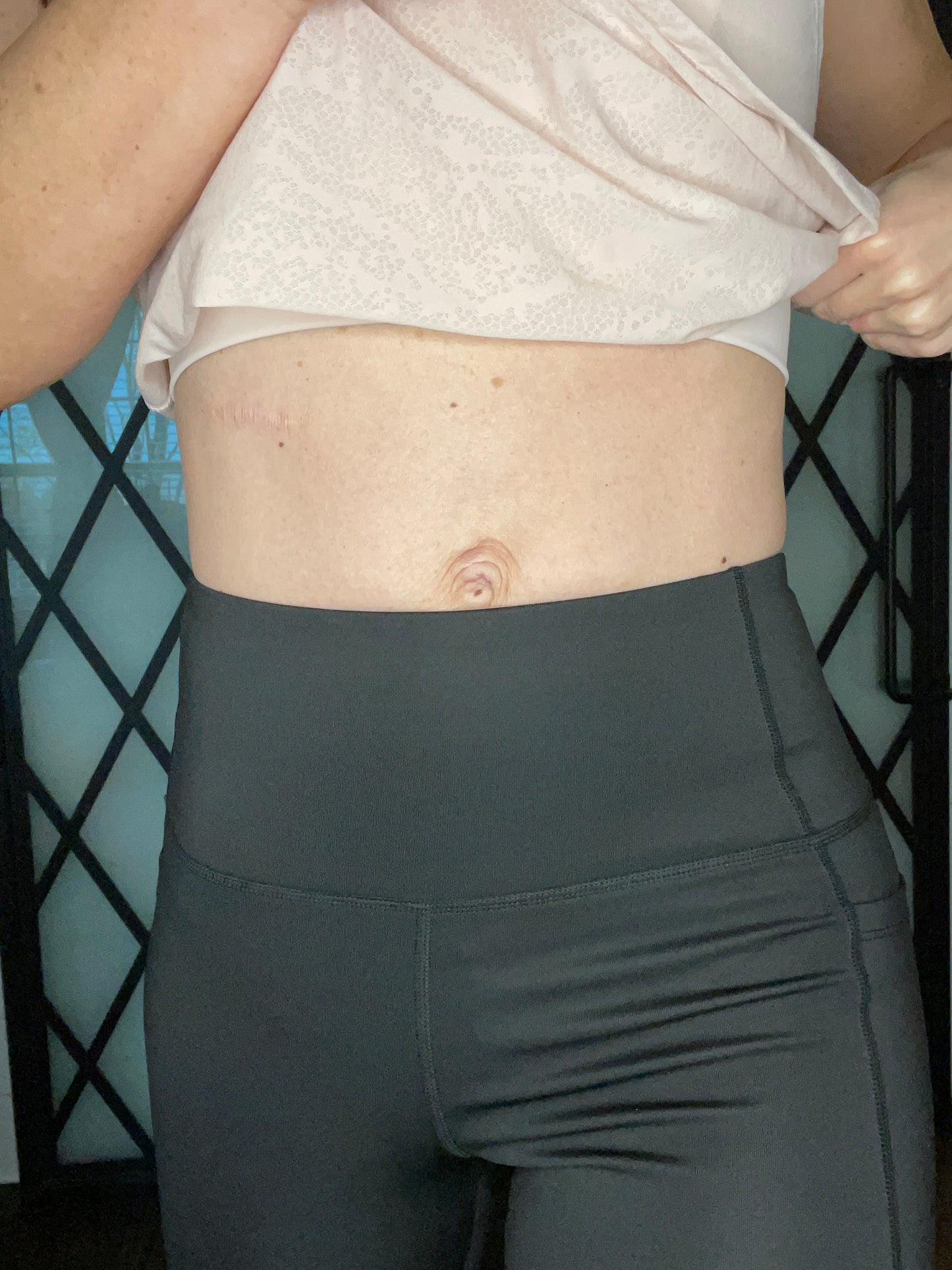 Black stretch leggings with side pockets